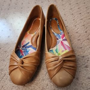 Born tan leather size 6 flats